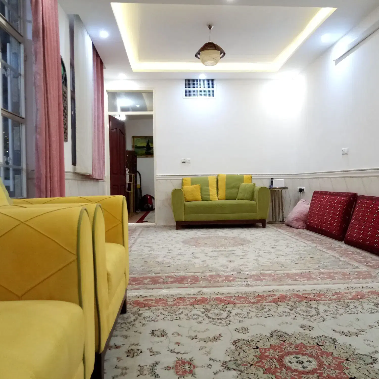 اجاره باغچه.باغ.ویلایی روزانه|اجارهٔ کوتاه‌مدت ویلا و باغ|ورامین, ورامین|دیوار