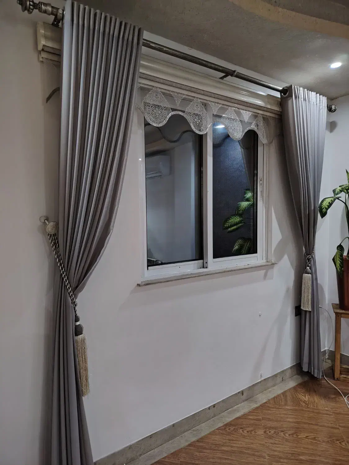 پرده کرکره ای|پرده، رانر، رومیزی|رشت, فلسطین|دیوار