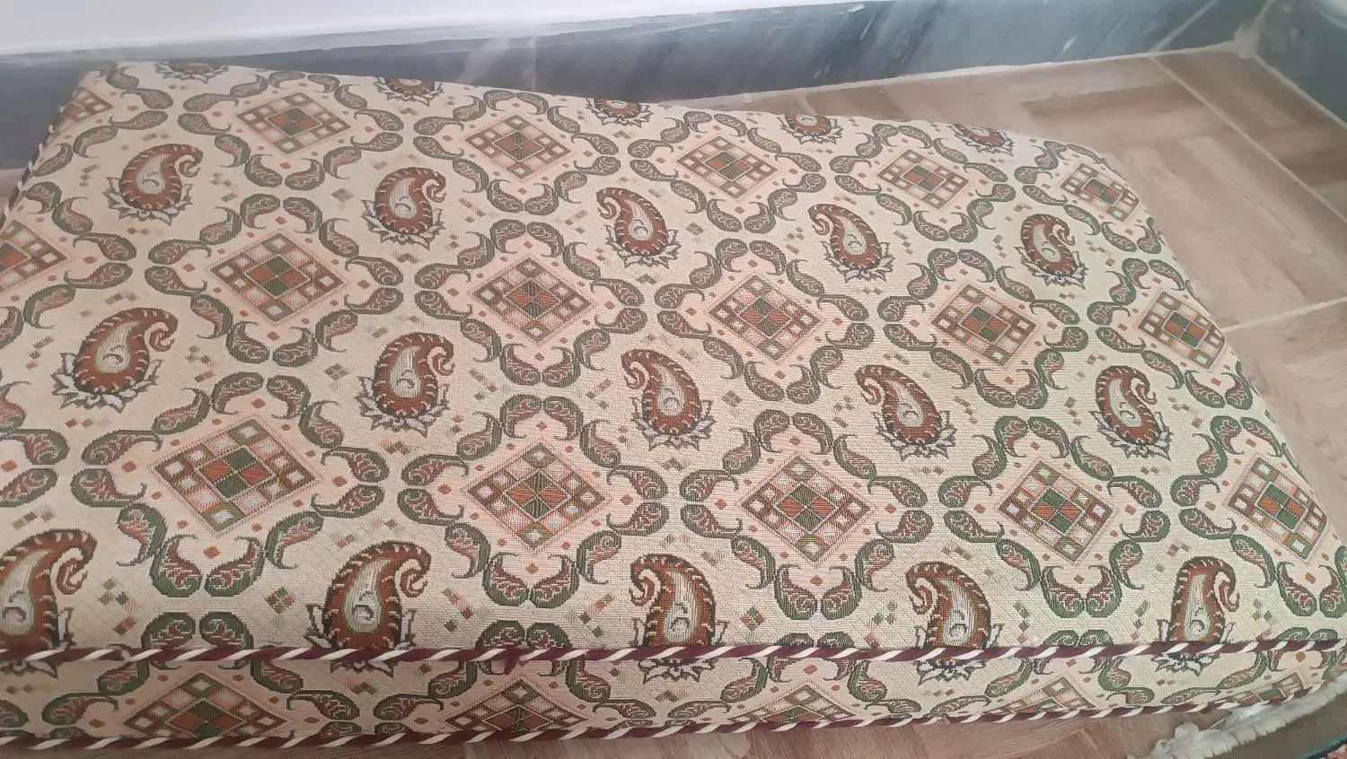 پشتی.|پشتی|مریوان, |دیوار