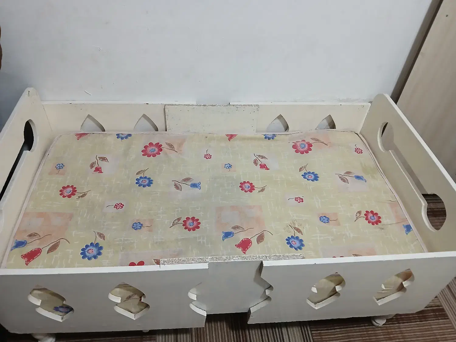 تخت و تشک کودک|تخت و صندلی بچه|تربت جام, خیرآباد|دیوار