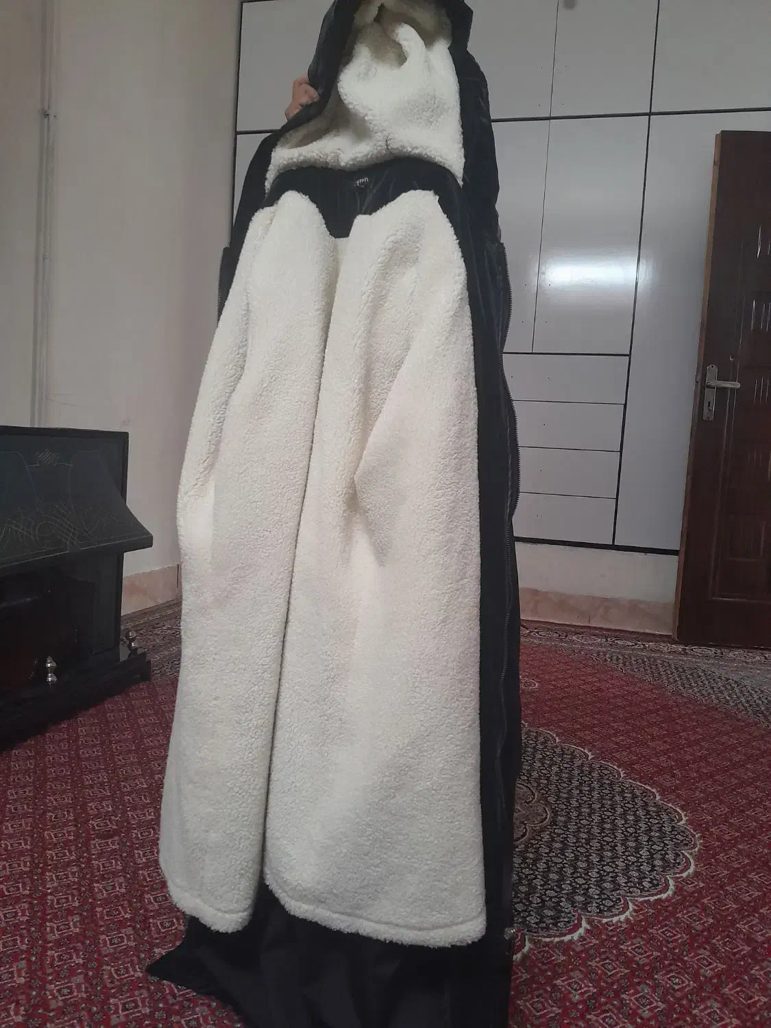 پالتوبارانی|لباس|ازنا, |دیوار