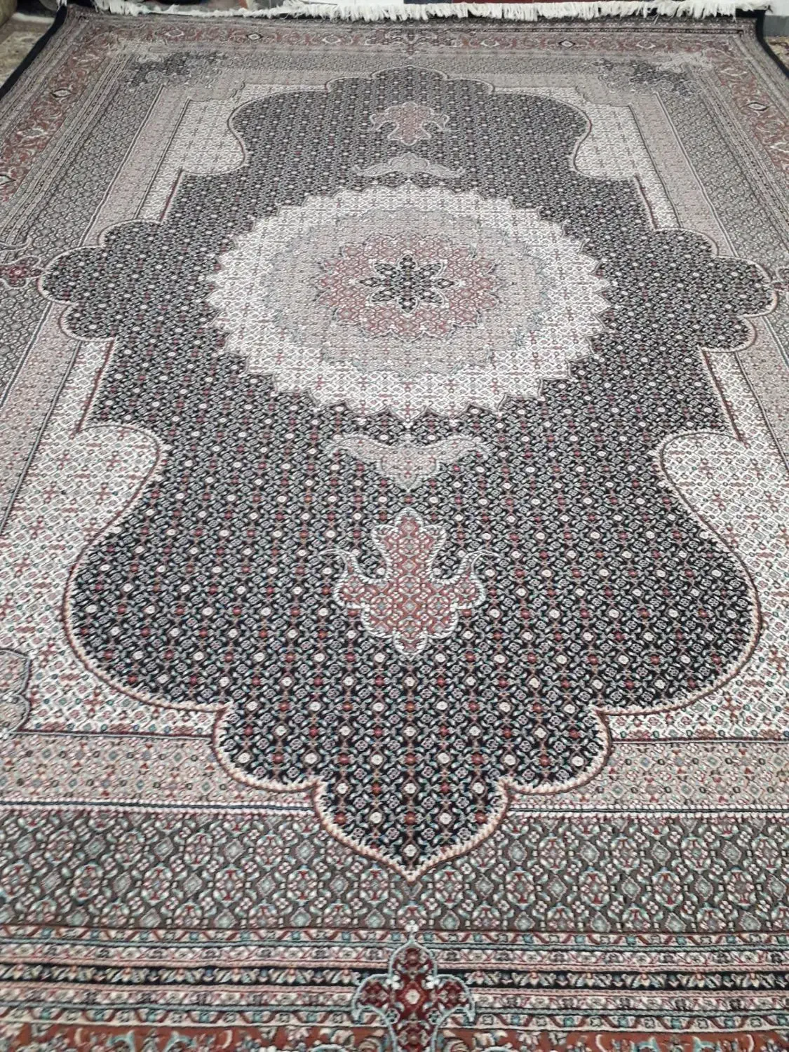 تعدادی فرش ۱۲ متری ریزه ماهی در حد نو|فرش|اردبیل, |دیوار