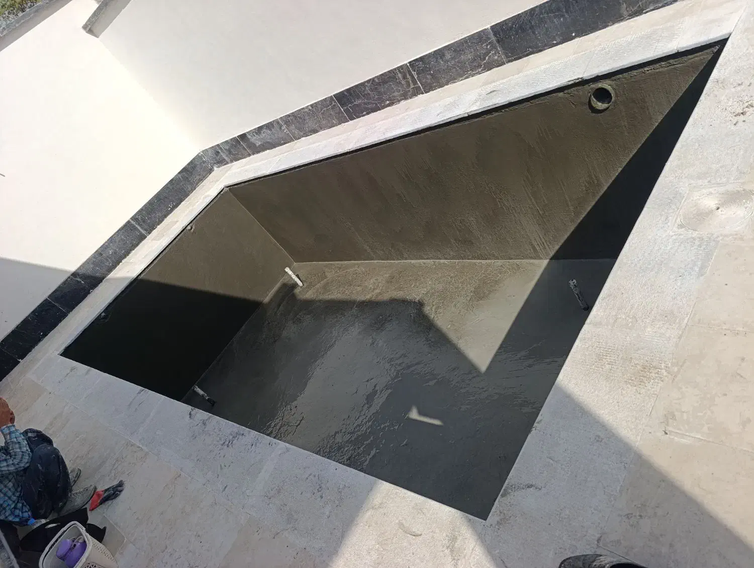 سیمانکاری دیوار حیاط چاله آسانسور و سوله های شرکتی|خدمات پیشه و مهارت|آبیک, |دیوار