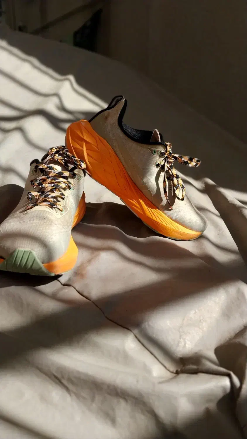 کفش runing|کیف، کفش، کمربند|اقبالیه, |دیوار