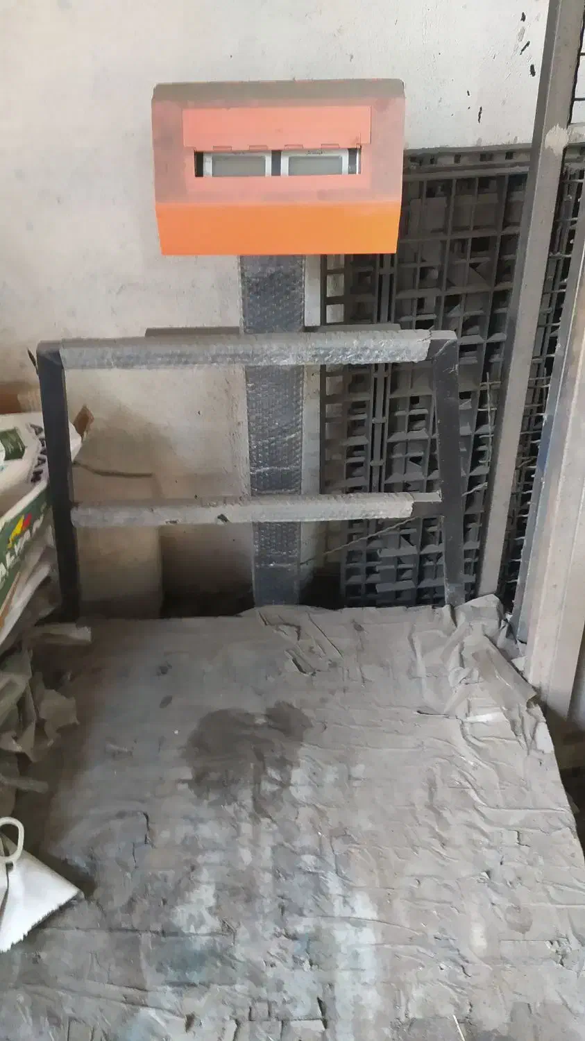 باسکول . درب باغی . درب انباری . مقداری آهن آلات|ماشین‌آلات صنعتی|گرگان, |دیوار