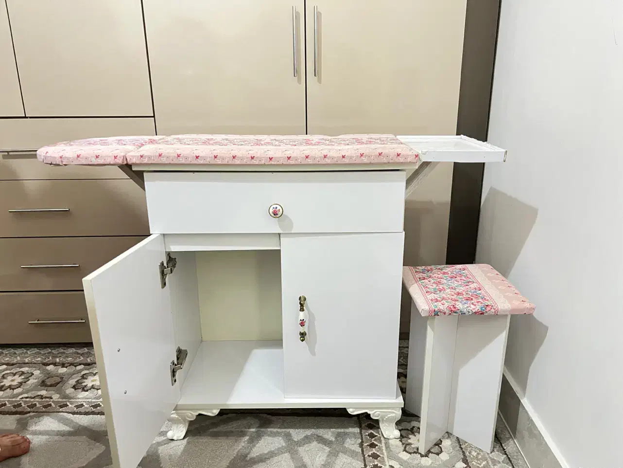 میز اتو و چرخ(نو نو)|لوازم خیاطی و بافتنی|تربت‌حیدریه, ۴۵ متری|دیوار