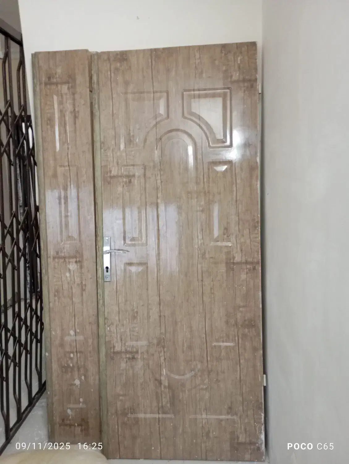 درب آکاردئونی و درب ورودی چوبی|مصالح و تجهیزات ساختمان|گلبهار, شهر جدید گلبهار|دیوار