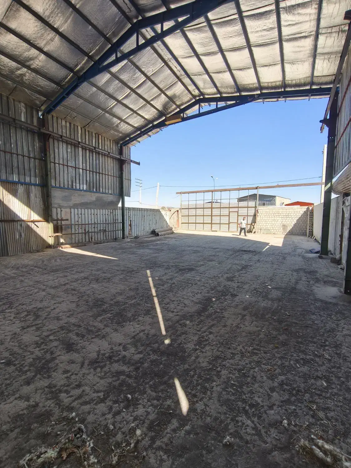 اجاره سوله ۳۰۰ متری بر خیابان اصلی|اجارهٔ دفتر صنعتی، کشاورزی، تجاری|خمینیشهر, |دیوار