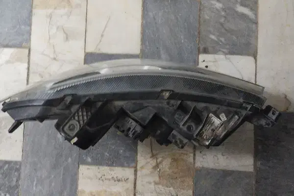 چراغ جلو دنا پلاس|قطعات یدکی و لوازم جانبی|قم, جهان بینی|دیوار