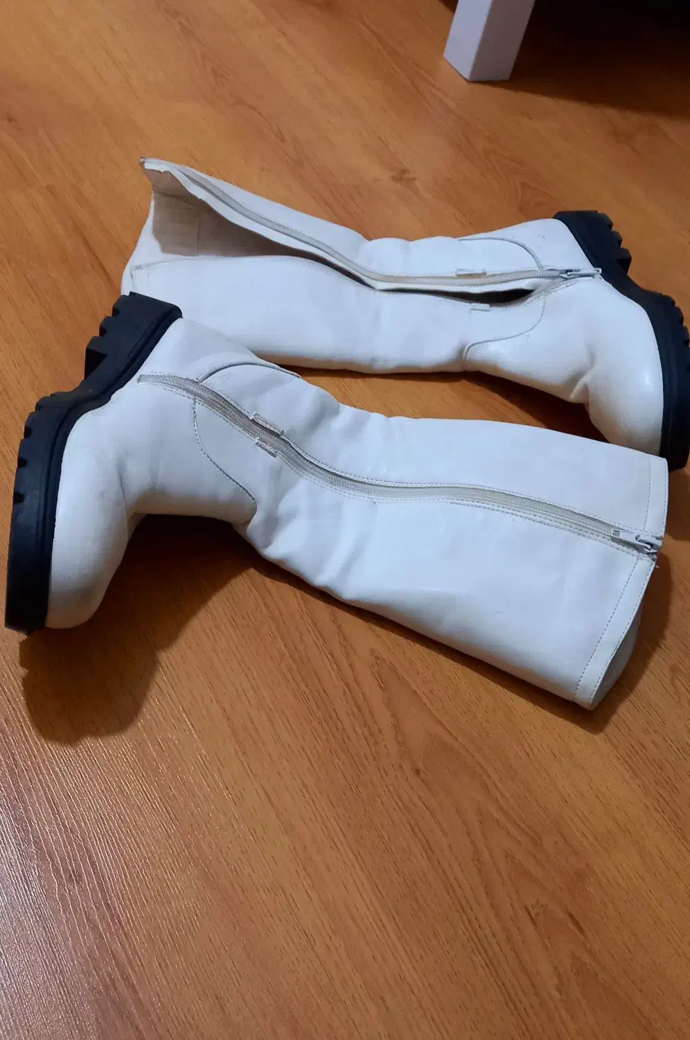 کفش|کیف، کفش، کمربند|تهران, درب دوم|دیوار