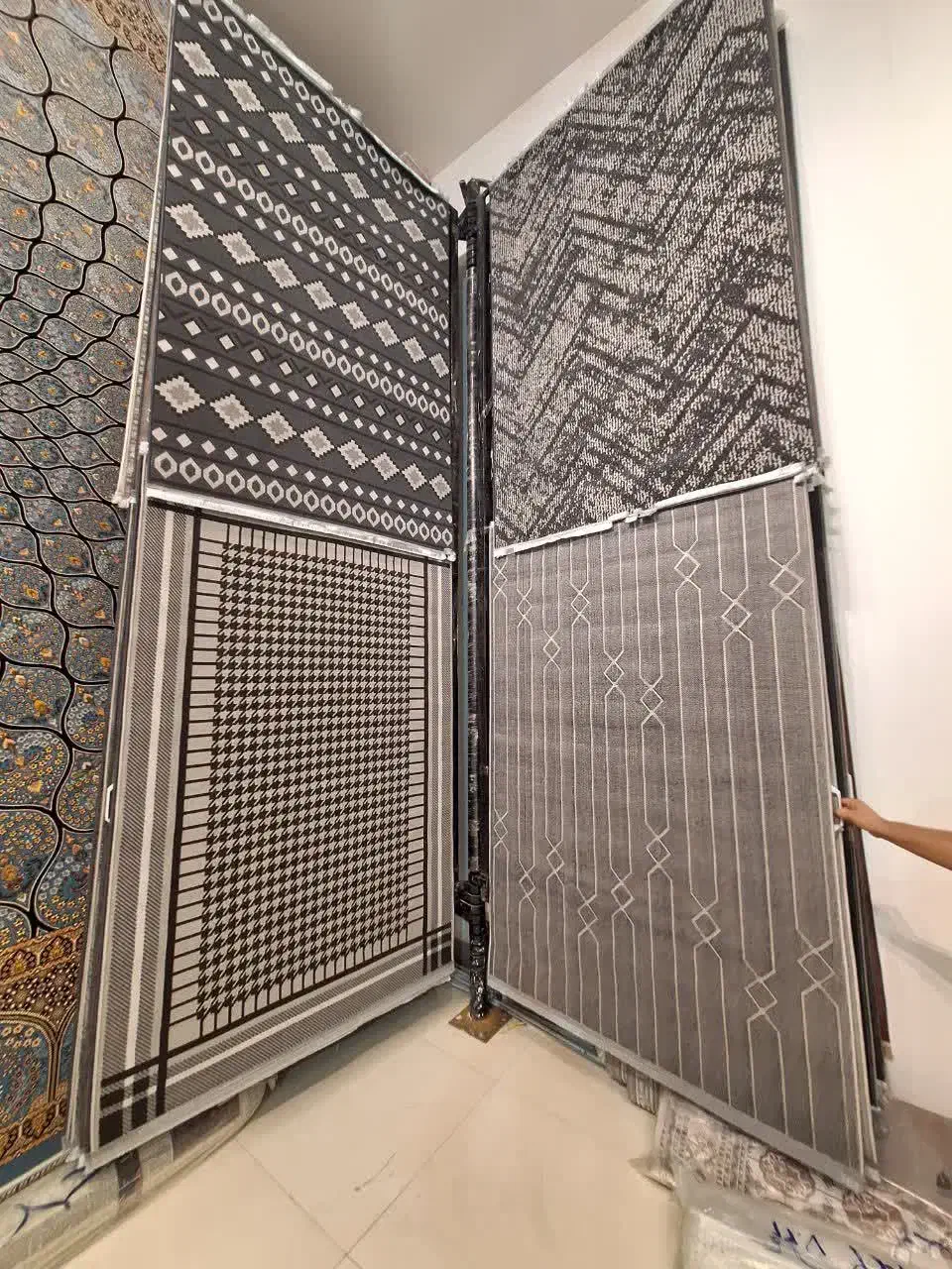 گلیم کاشان ۱۵۰ در ۲۲۵ چهار متری استقلال|گلیم، جاجیم، گبه|مشهد, امیر المومنین|دیوار