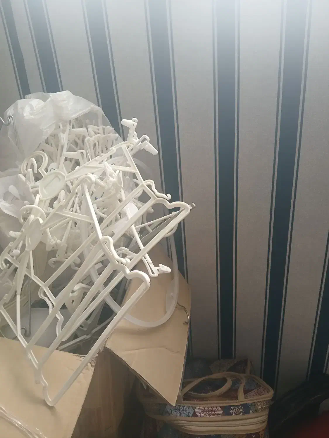 کاور لباس زیر|بندرخت و رخت‌آویز|زاهدان, |دیوار