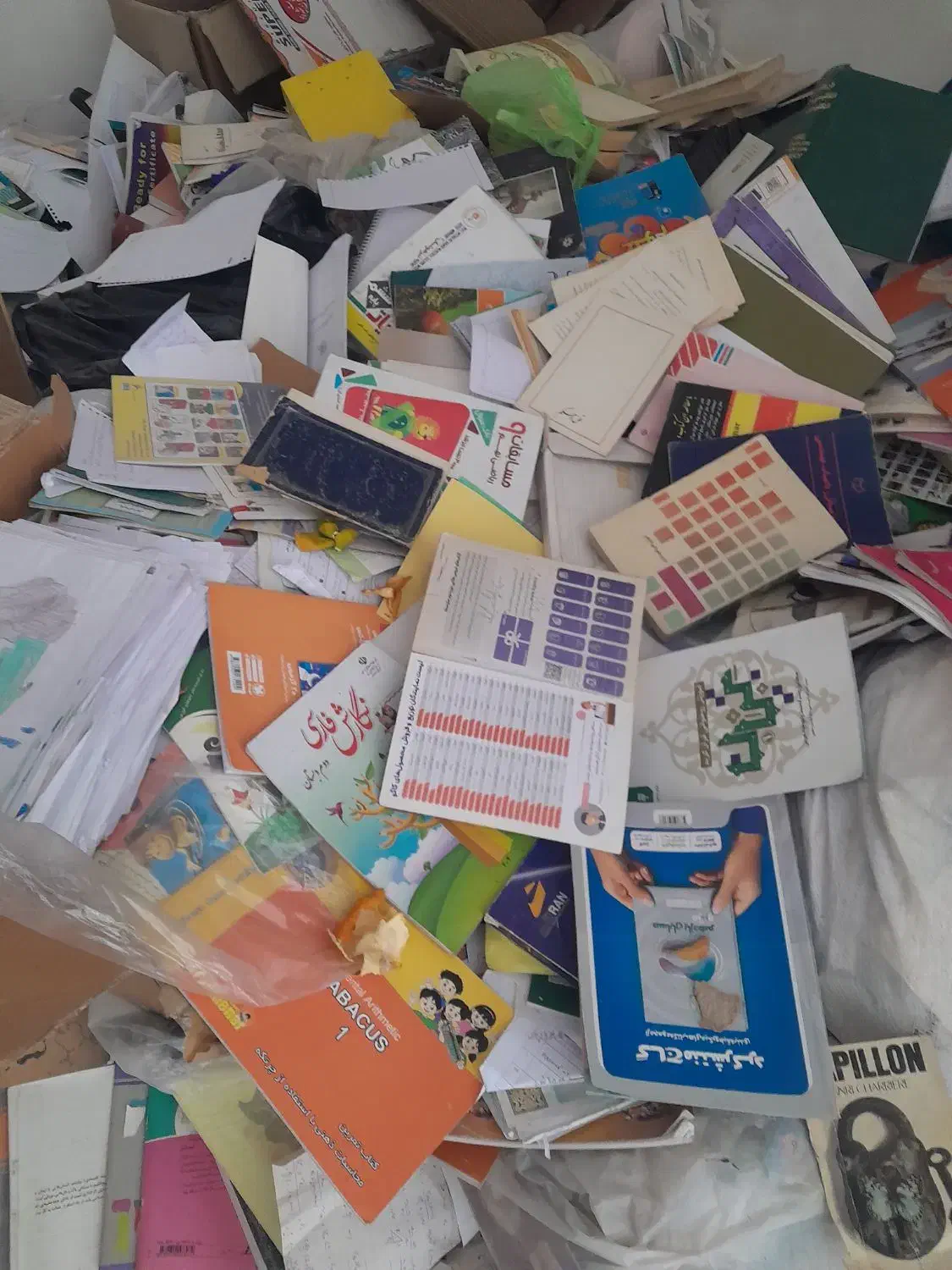 خریدار کتاب جزوه کاغذ سی دی مجله کیلویی در محل|عمده‌فروشی|مشهد, کوثر|دیوار