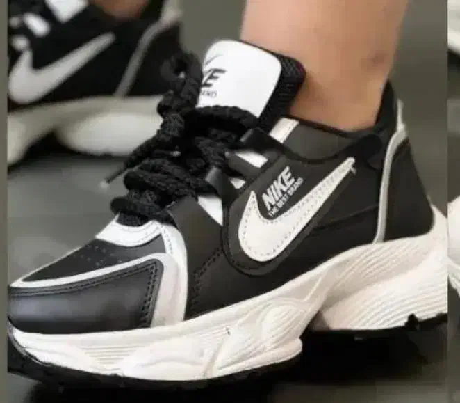 اسپورت دو نایک زنانه سایز ۳۷ تا ۴۰، مشکی و'سفید|کیف، کفش، کمربند|سیرجان, |دیوار