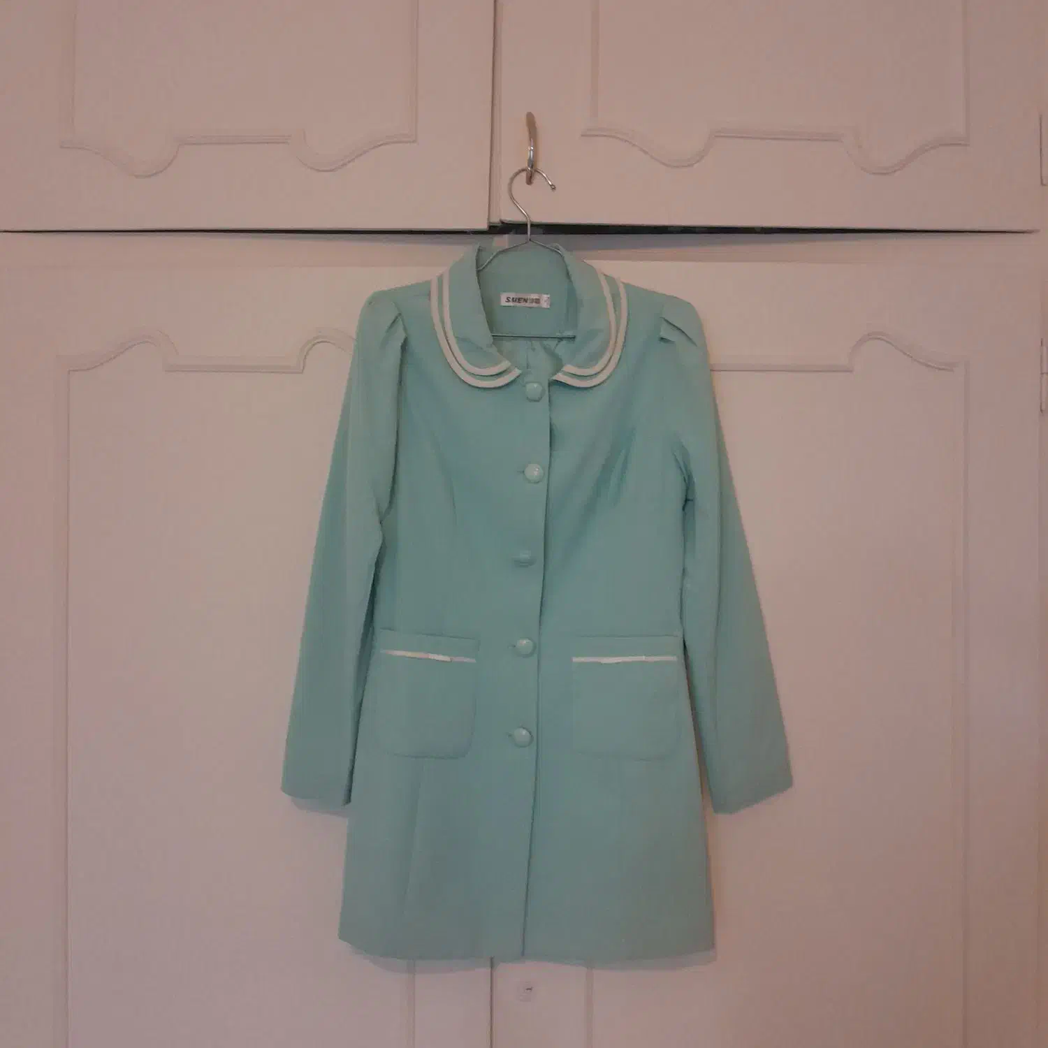 مانتو بارونی سبک|لباس|گرگان, |دیوار