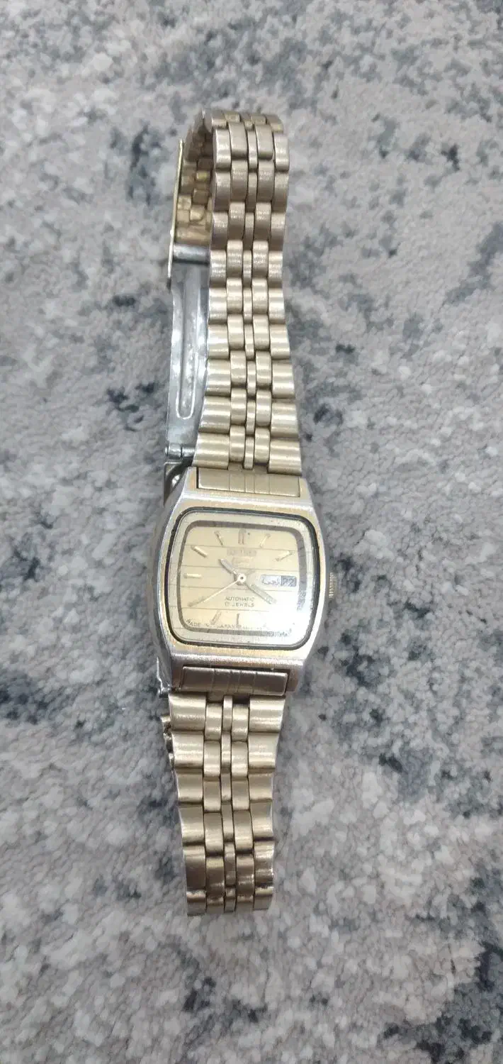 ساعت زنانه|ساعت|قرچک, شهرک الحدید|دیوار