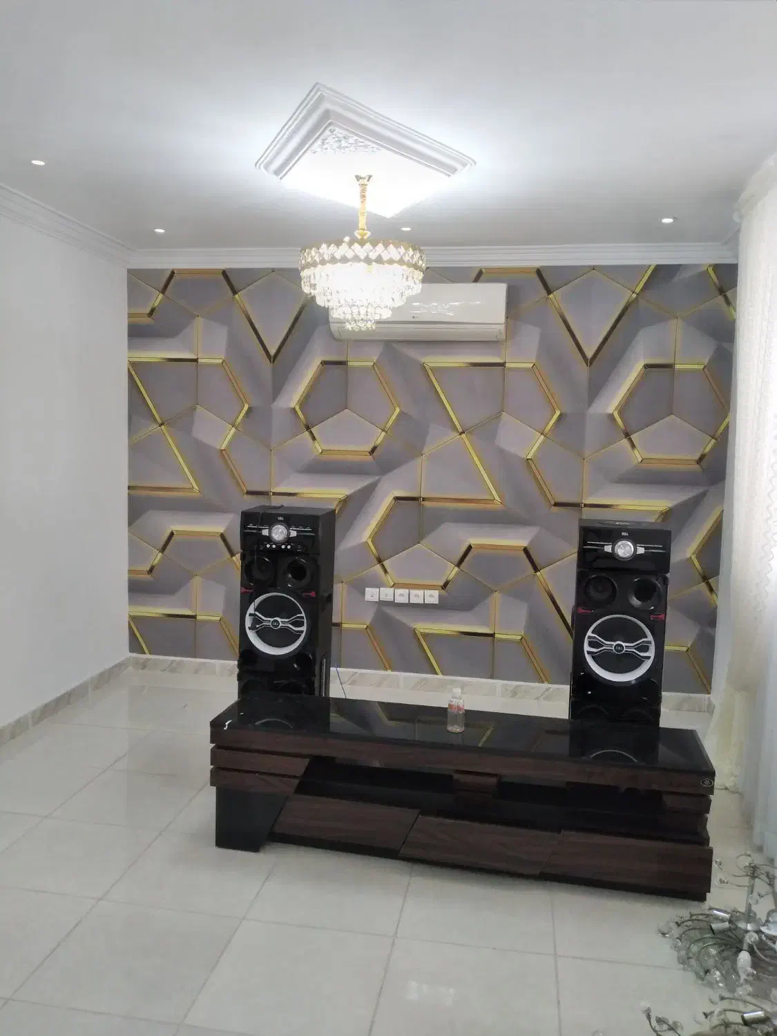 نصاب ونصب پوستر و کاغذدیواری|خدمات پیشه و مهارت|رشت, حسین آباد|دیوار