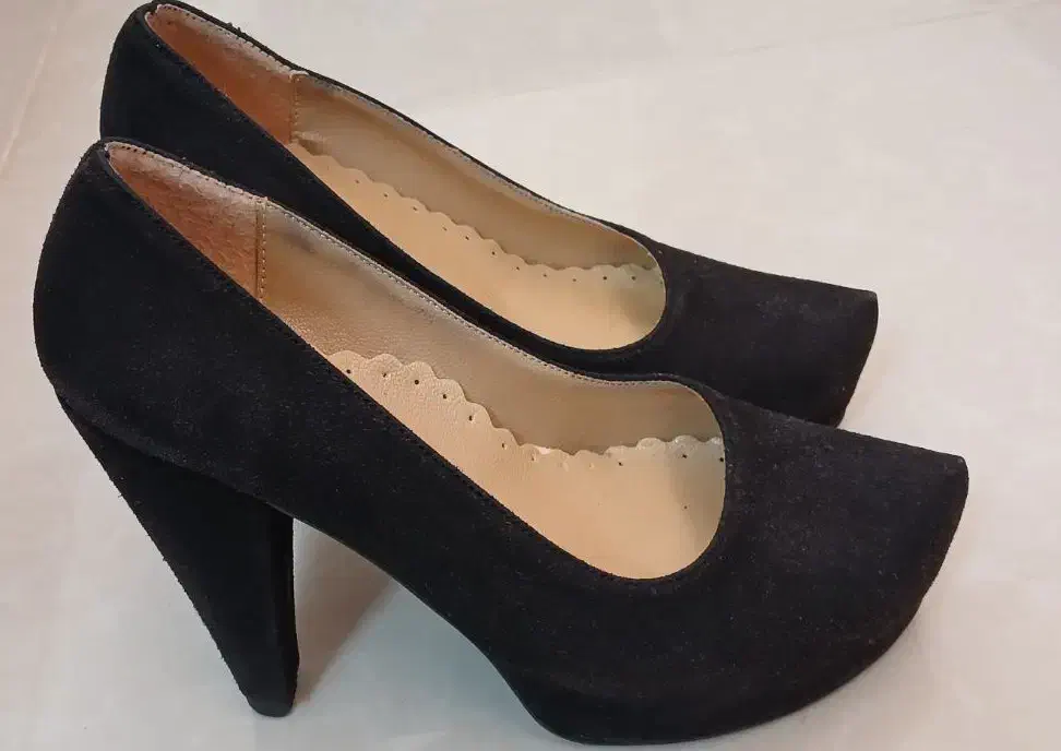 کفش مجلسی|کیف، کفش، کمربند|اسفراین, |دیوار