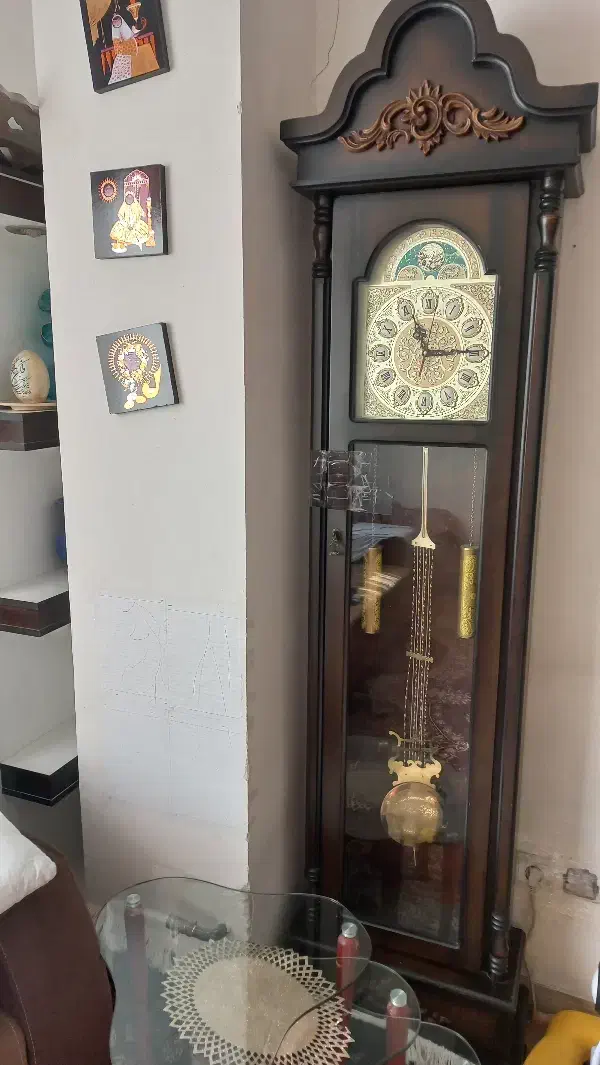 ساعت دیواری در حد خیلی نو و تمیز|ساعت دیواری و تزئینی|اندیشه, شهرک مریم|دیوار