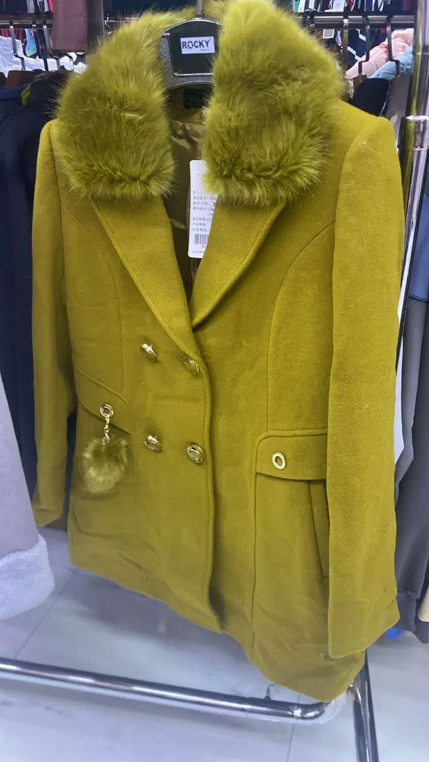 ۱۲ عدد پالتو وارداتی از دبی قیمت ۱۸۰ درهم دانه ای|لباس|سردشت, |دیوار