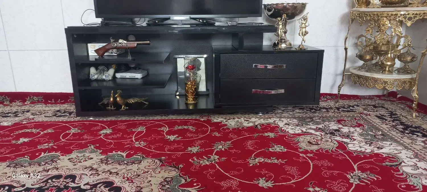 زیر تلویزن ام دی اف کاملا سالم وبدون خط وخش|میز تلویزیون|بیجار, |دیوار