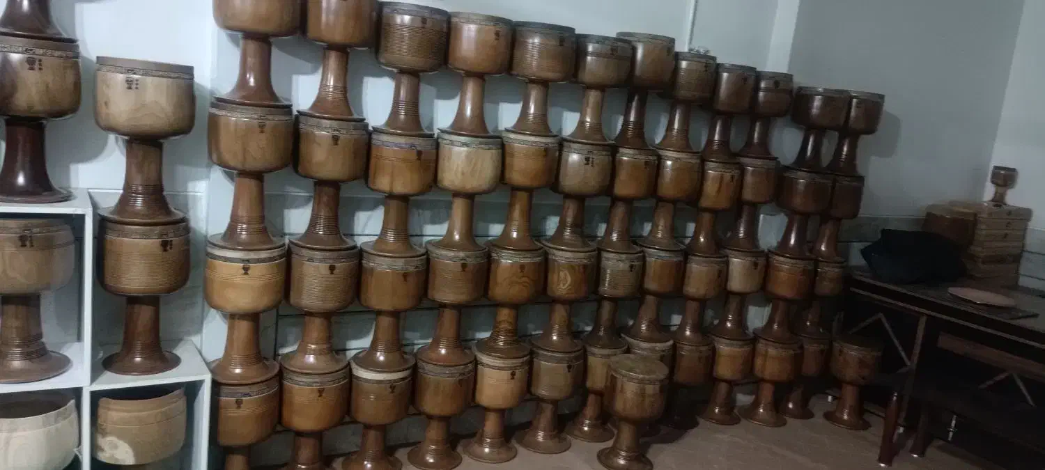 تنبک چوبی  محسنی|سازهای سنتی|خمینی‌شهر, |دیوار