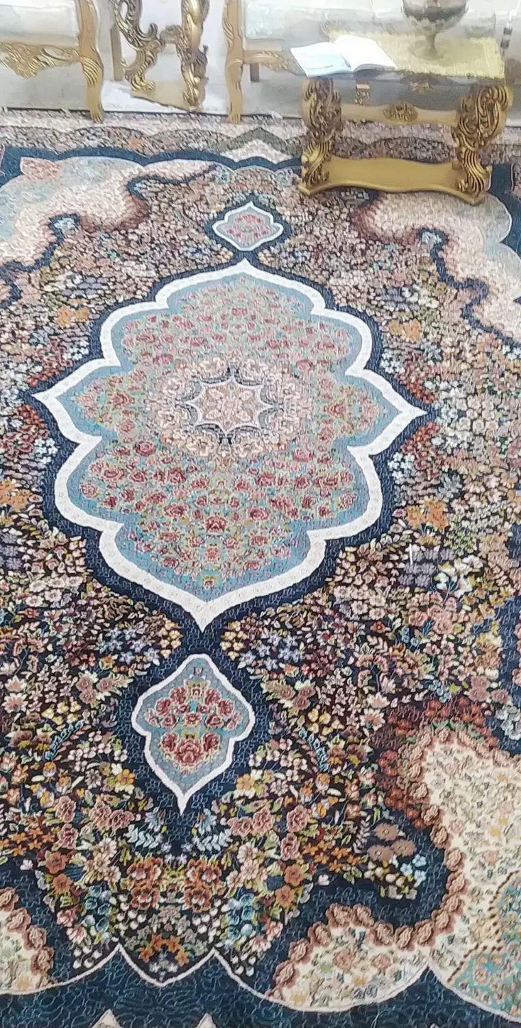 فرش مبل میز غذاخورساعت اینه وشمعدان برنجی وبوفه|فرش|خان ببین, |دیوار