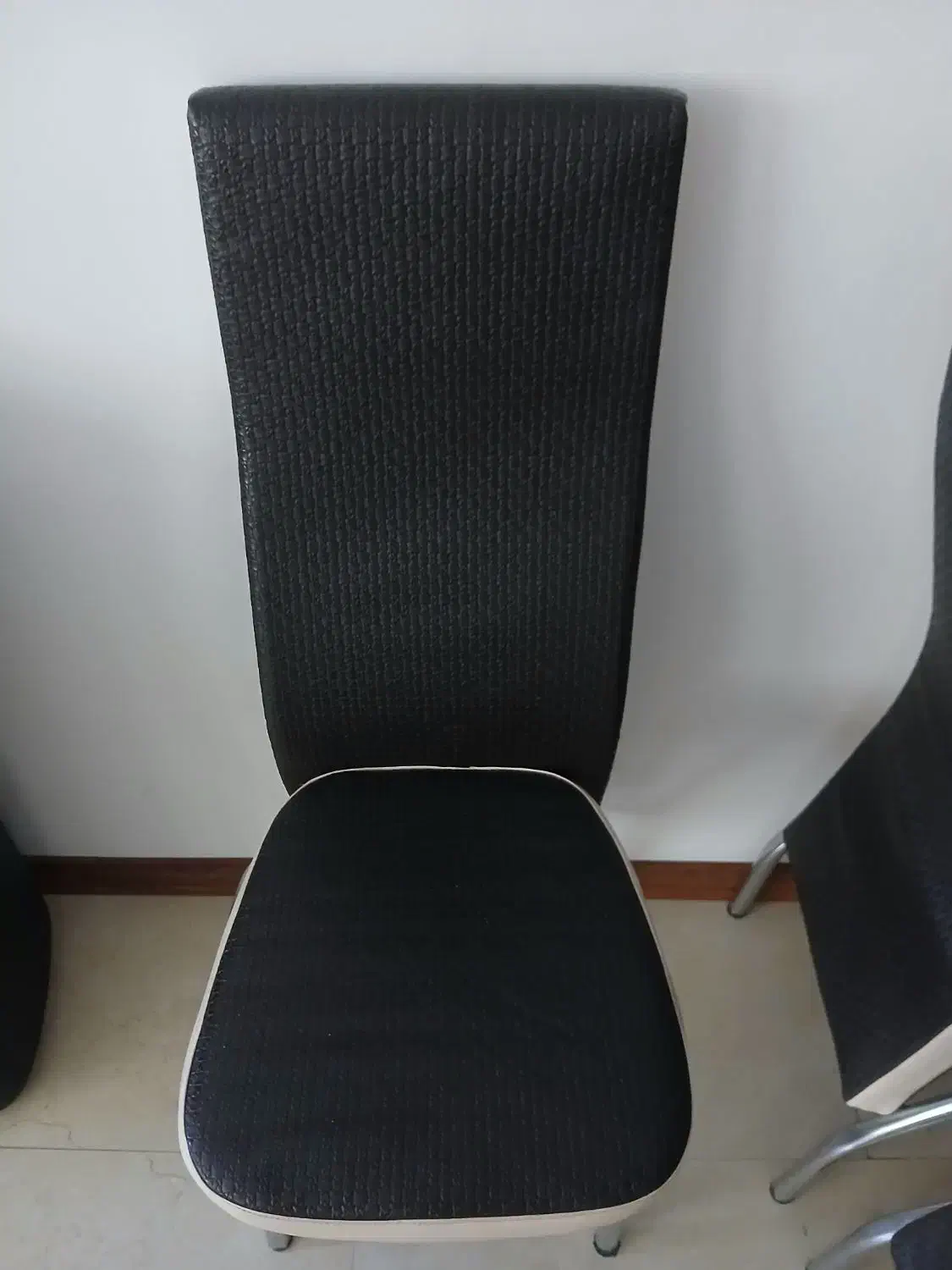 ۴عدد صندلی چرم پایه استیل کاملا سالم ودر حد نو|میز و صندلی غذاخوری|میانه, |دیوار