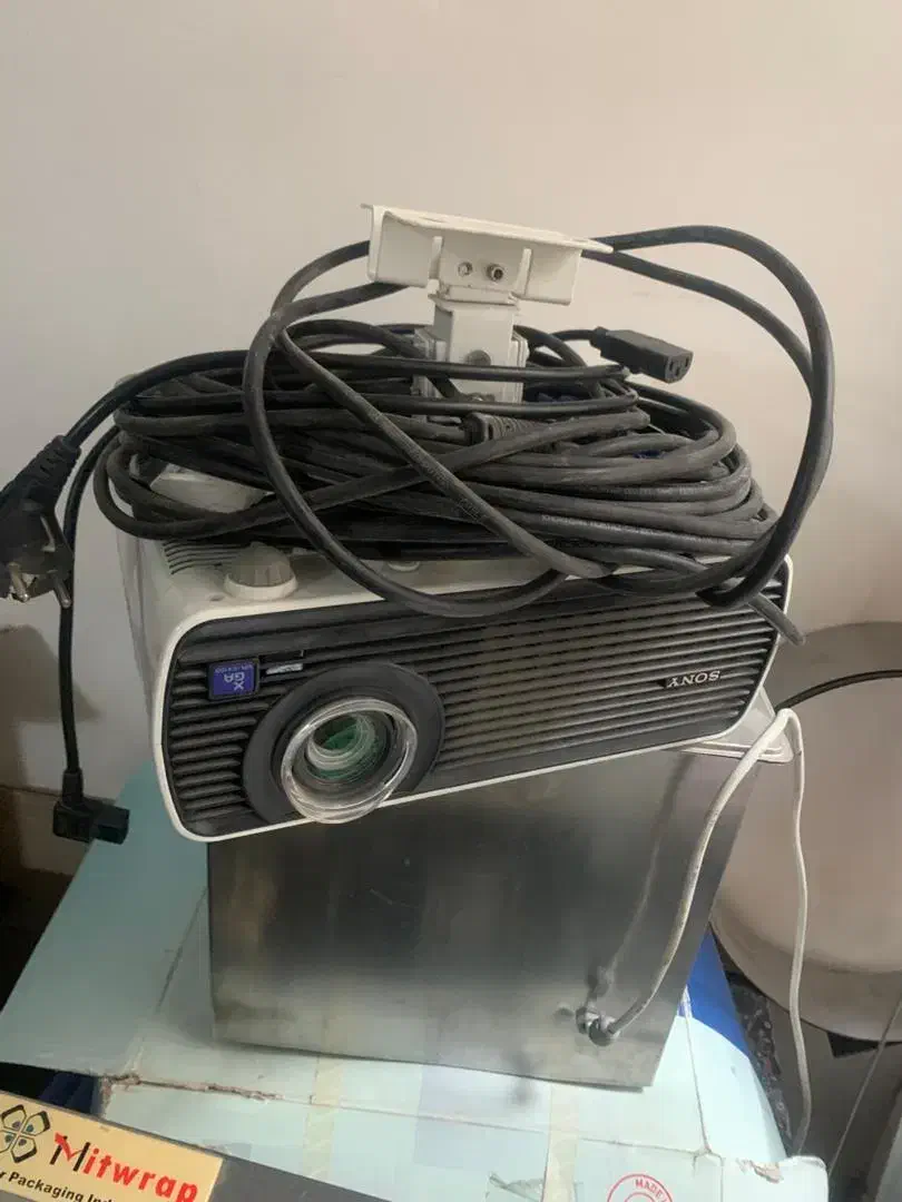 یک دستگاه پروژکتور سونی مدل Av100|تلویزیون و پروژکتور|مشهد, فلسطین|دیوار