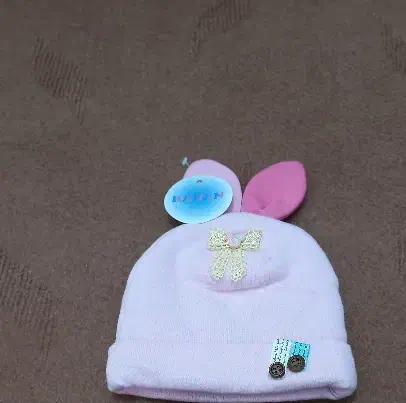 قنداق سویسی نو و لباس دخترانه تمیز وسالم درحدنو|کفش و لباس بچه|بافق, |دیوار