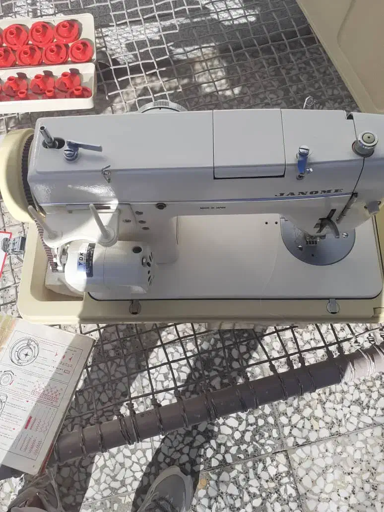 چرخ خیاطی ژانومه|چرخ خیاطی و ریسندگی|شاهینشهر, فردوسی|دیوار