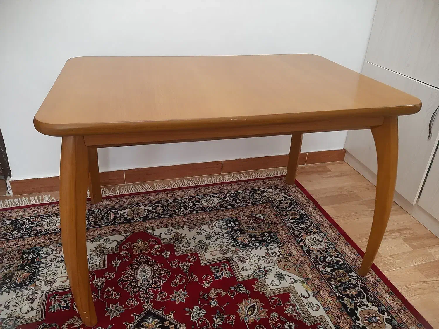 میز نهاری خوری ۴نفره|میز و صندلی غذاخوری|رشت, آزادگان|دیوار