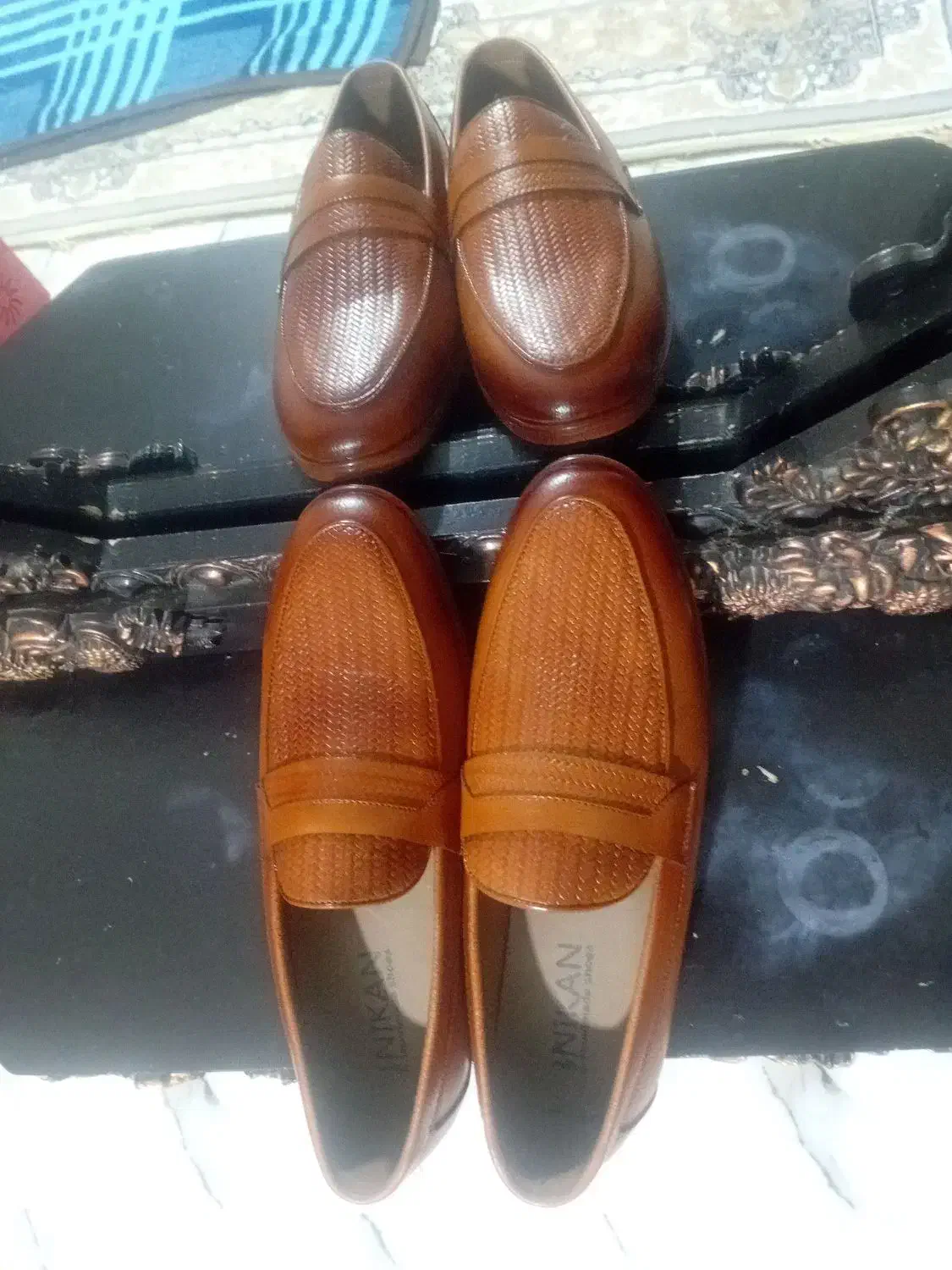 کفش|کیف، کفش، کمربند|شاهنجرین, |دیوار