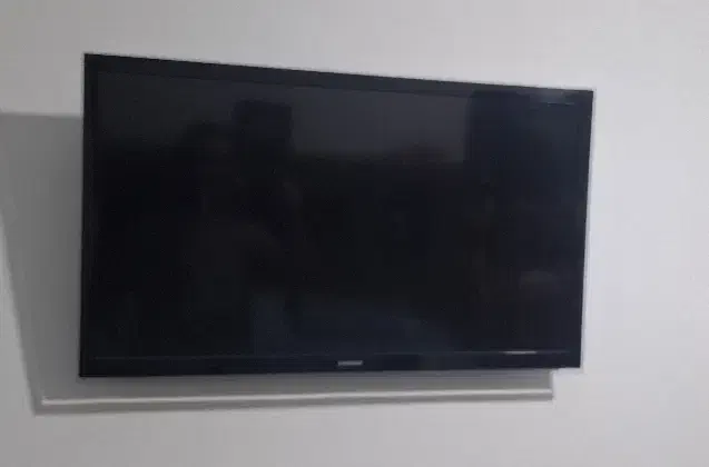 تلوزیون LED سامسونگ ۳۲ اینچ|تلویزیون و پروژکتور|ساوه, |دیوار