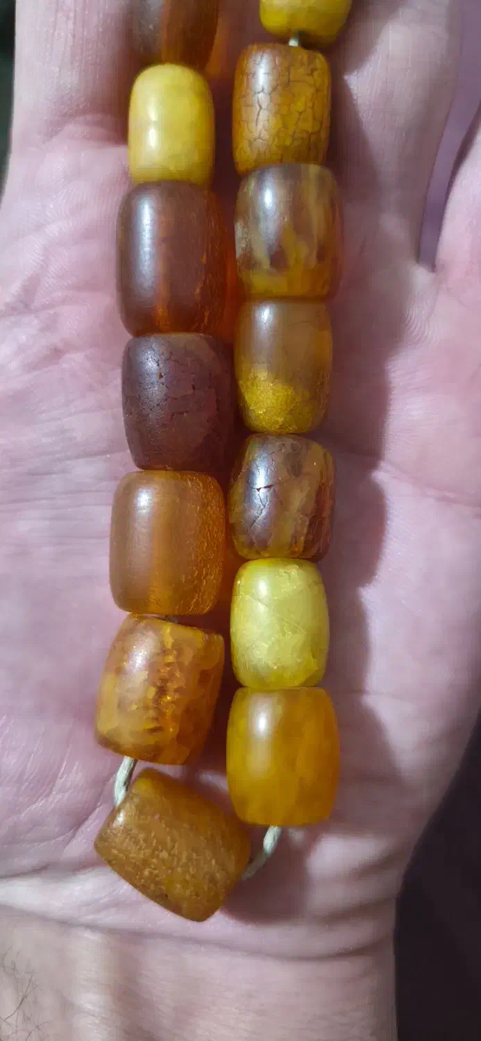 مهره کهنه کهربا|کلکسیون اشیاء عتیقه|قدس, شهرقدس|دیوار