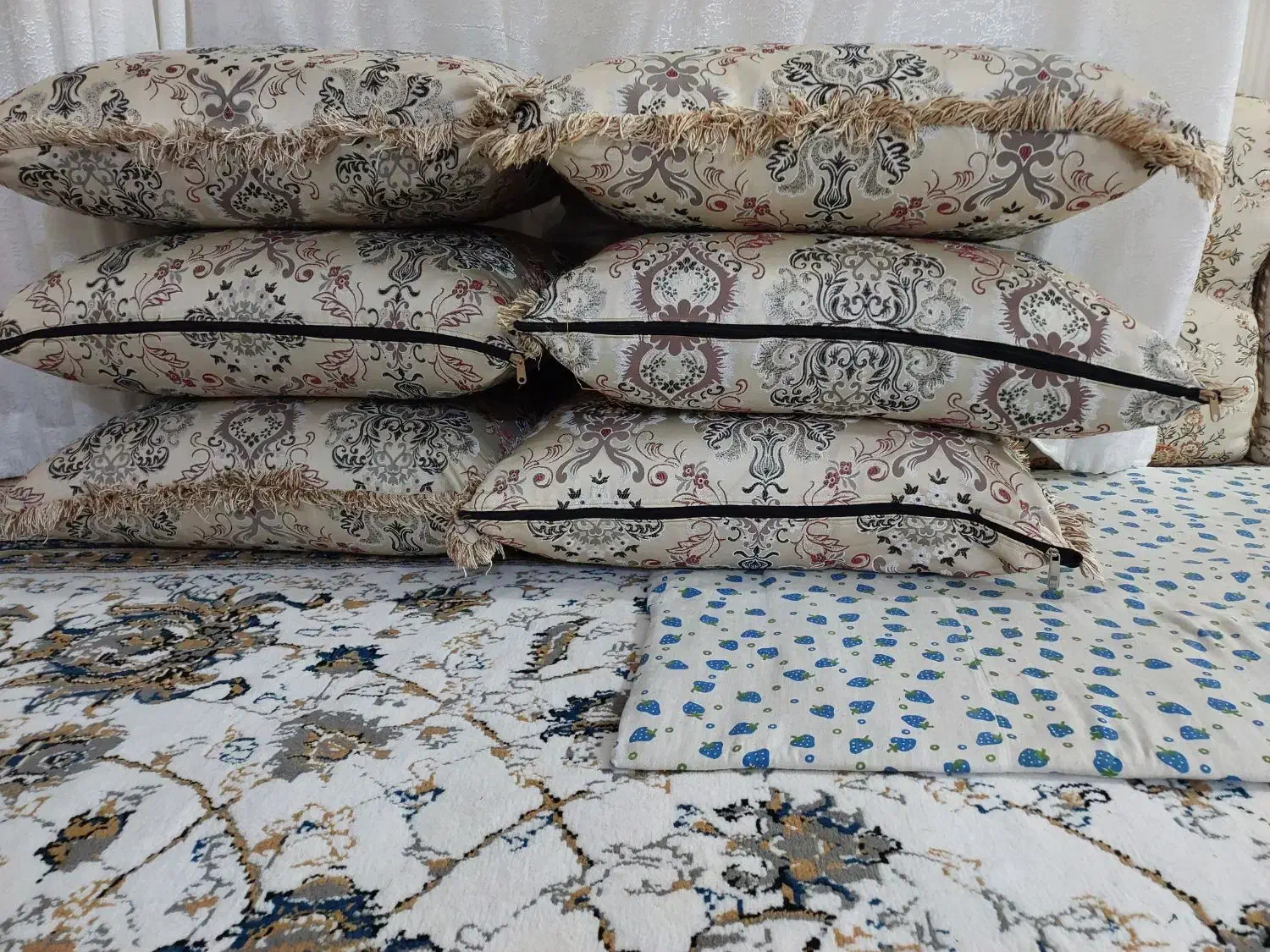 ۶عدد پشتی در حد نو|پشتی|بندر گناوه, |دیوار