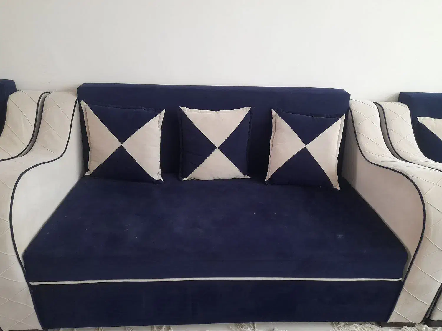 مبل ۷نفره همراه با میز عسلی|مبلمان خانگی و میز عسلی|نیشابور, شهرک بسیج|دیوار