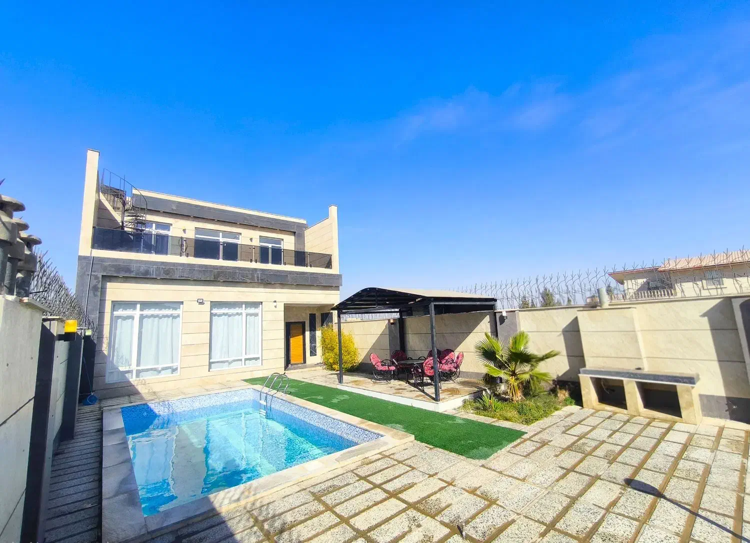 ویلا کردان مدرن نوساز استخر آب گرم|اجارهٔ کوتاه‌مدت ویلا و باغ|کرج, گوهردشت|دیوار