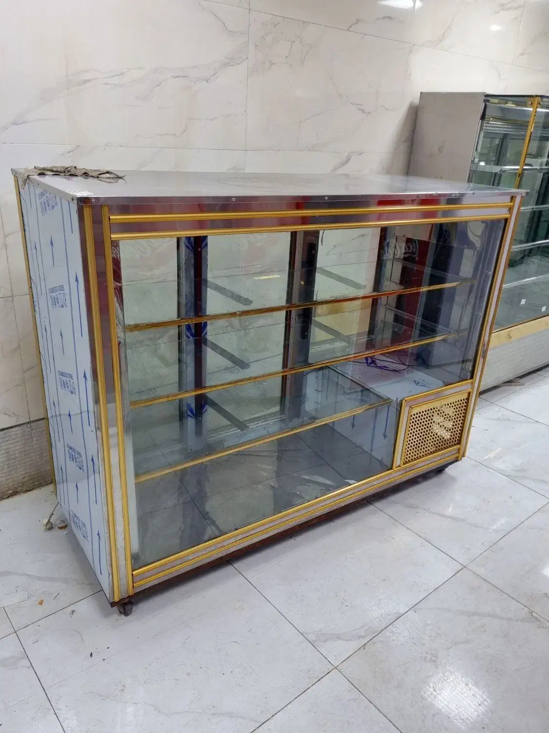 یخچال مکعبی ویترینی سفارشی مشابه آکبند|فروشگاه و مغازه|نسیمشهر, |دیوار