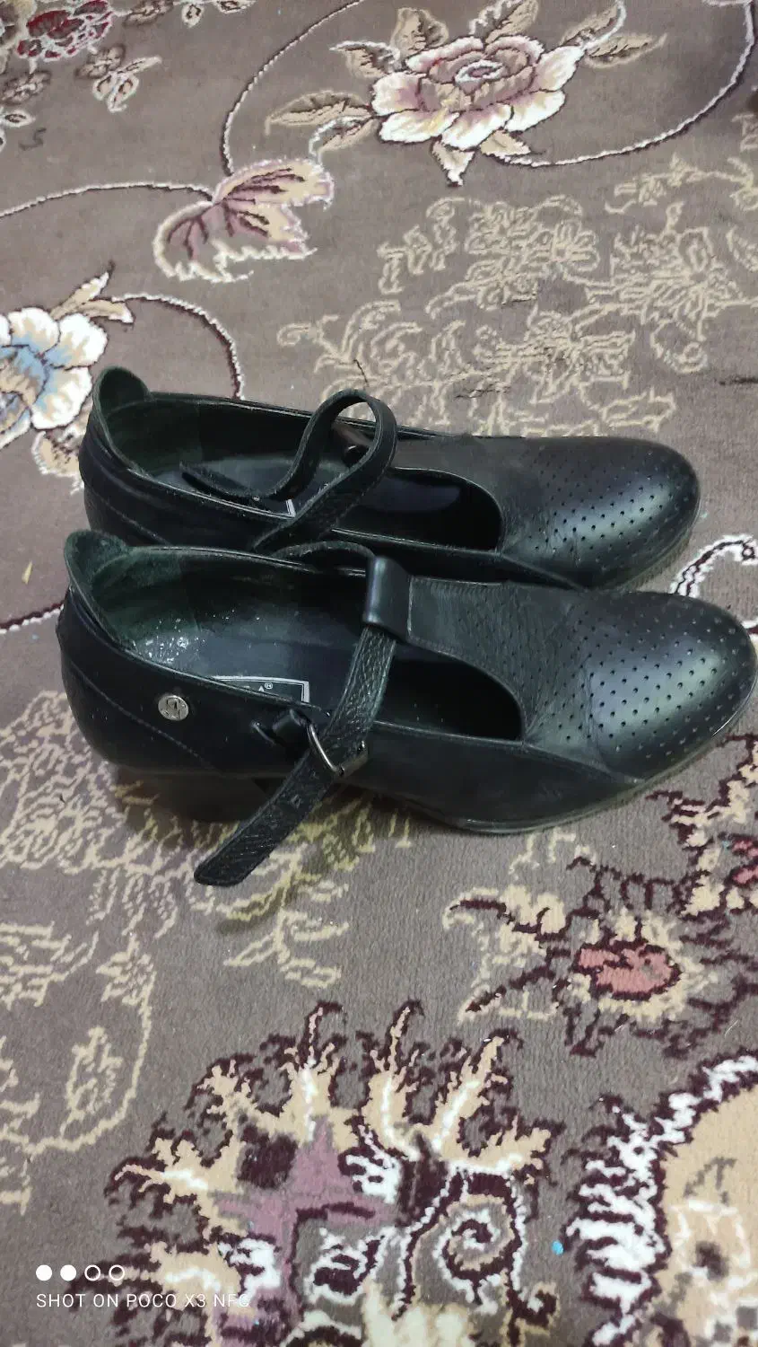 کفش درحدنو|کیف، کفش، کمربند|کاشان, راوند|دیوار