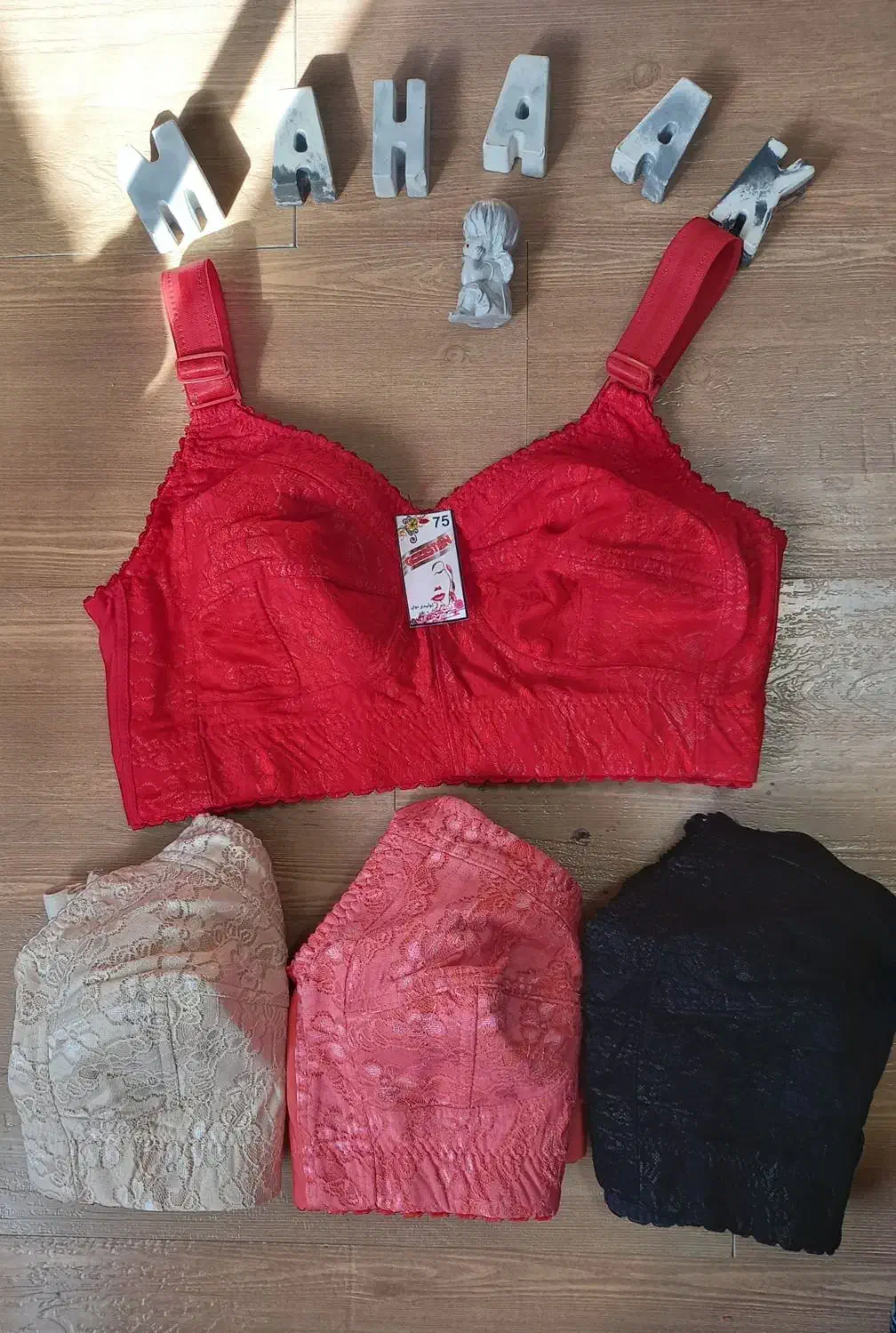 سوتین مادام کش پهن و کش باریک|لباس|پرند, فاز ۲|دیوار