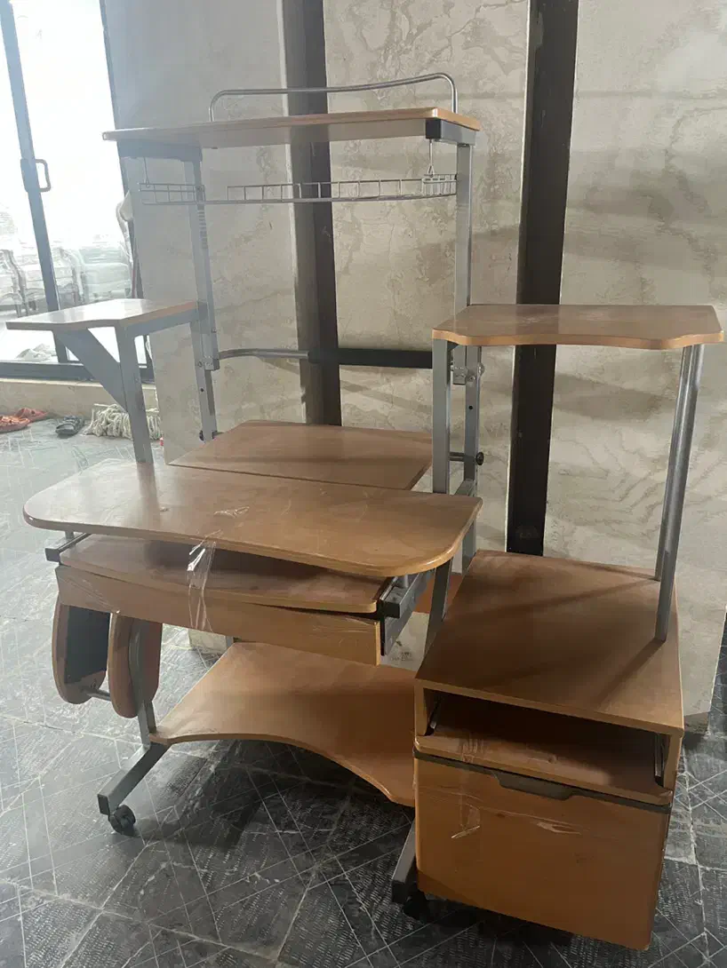 میز کامپیوتر|میز تحریر و کامپیوتر|شاهین‌شهر, مخابرات (شهید بهشتی)|دیوار