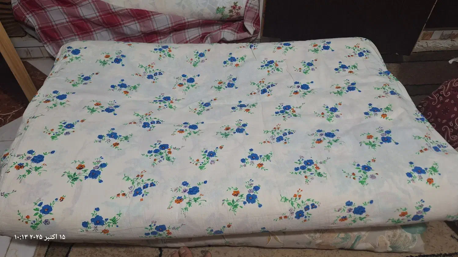 یک عدد تشک دونفره .پنبه ای .و سه عددتک نفره|رختخواب، بالش، پتو|شیراز, کوشک میدان|دیوار