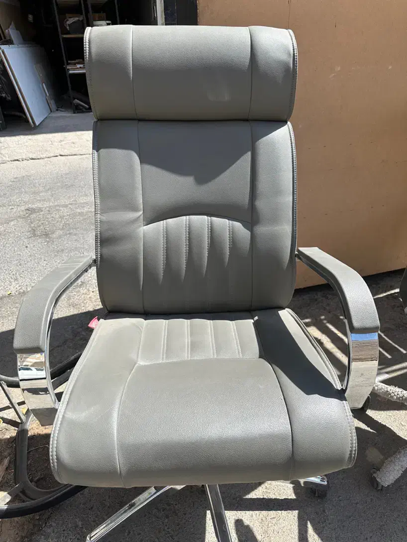 فروش تعدادی میز و صندلی اداری|مبلمان اداری|یزد, |دیوار