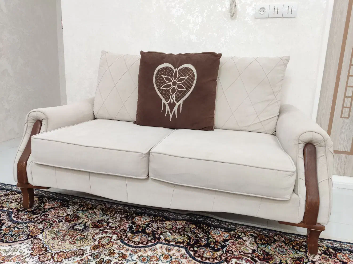 مبل راحتی|مبلمان خانگی و میز عسلی|تربتحیدریه, کاشانی|دیوار