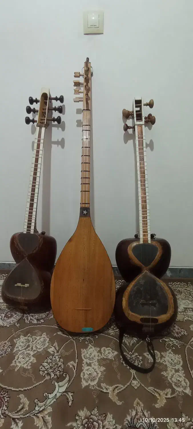 تار و چگور|سازهای سنتی|همدان, |دیوار