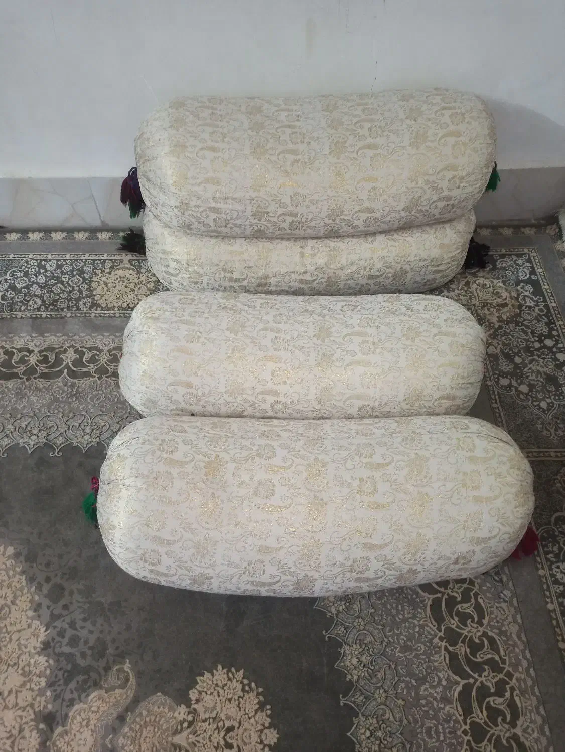 شش عدد بالش|رختخواب، بالش، پتو|نهبندان, |دیوار