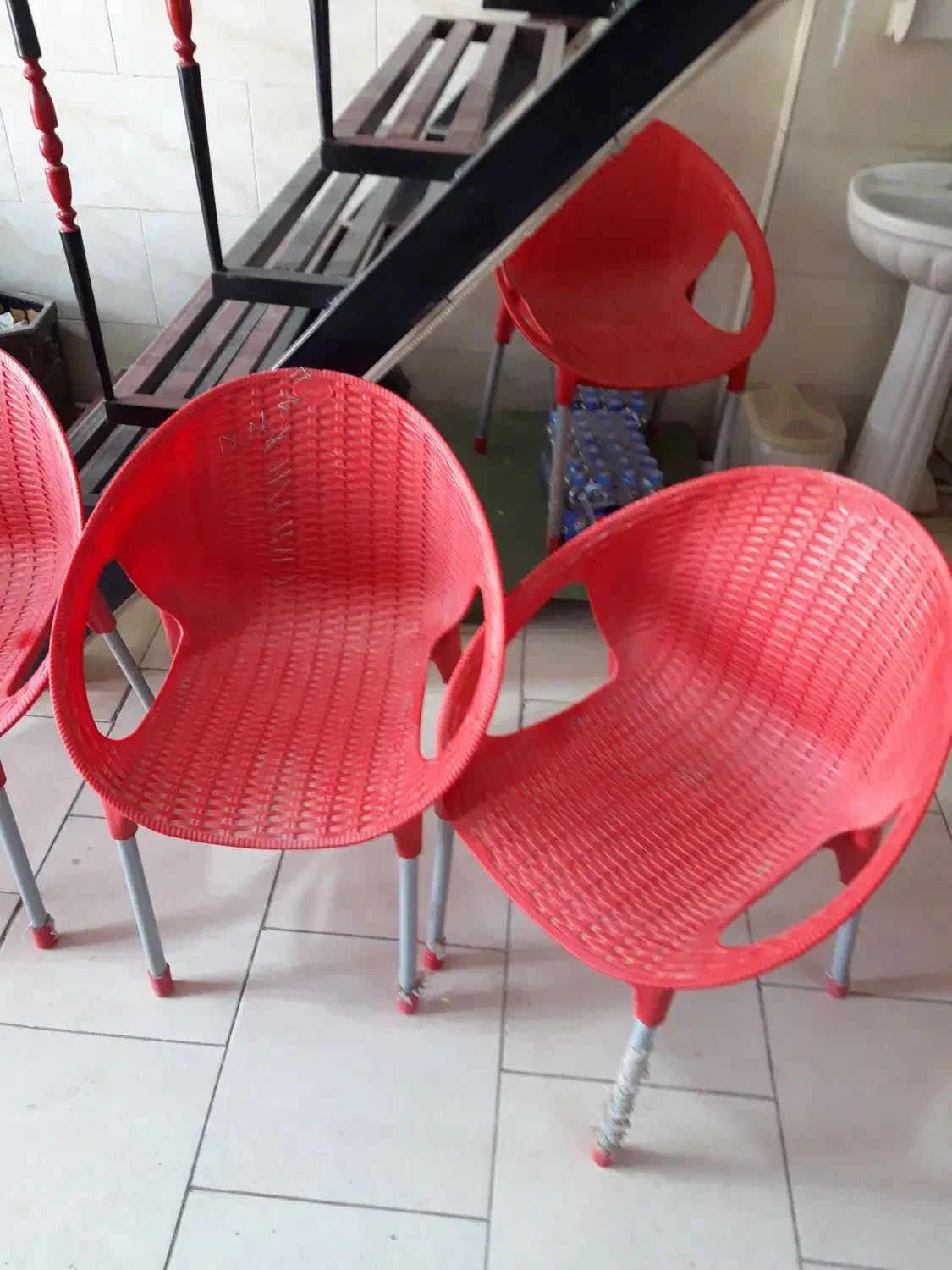 چمن. صندلی.|کافی‌شاپ و رستوران|هشتگرد, شهرک اداری|دیوار