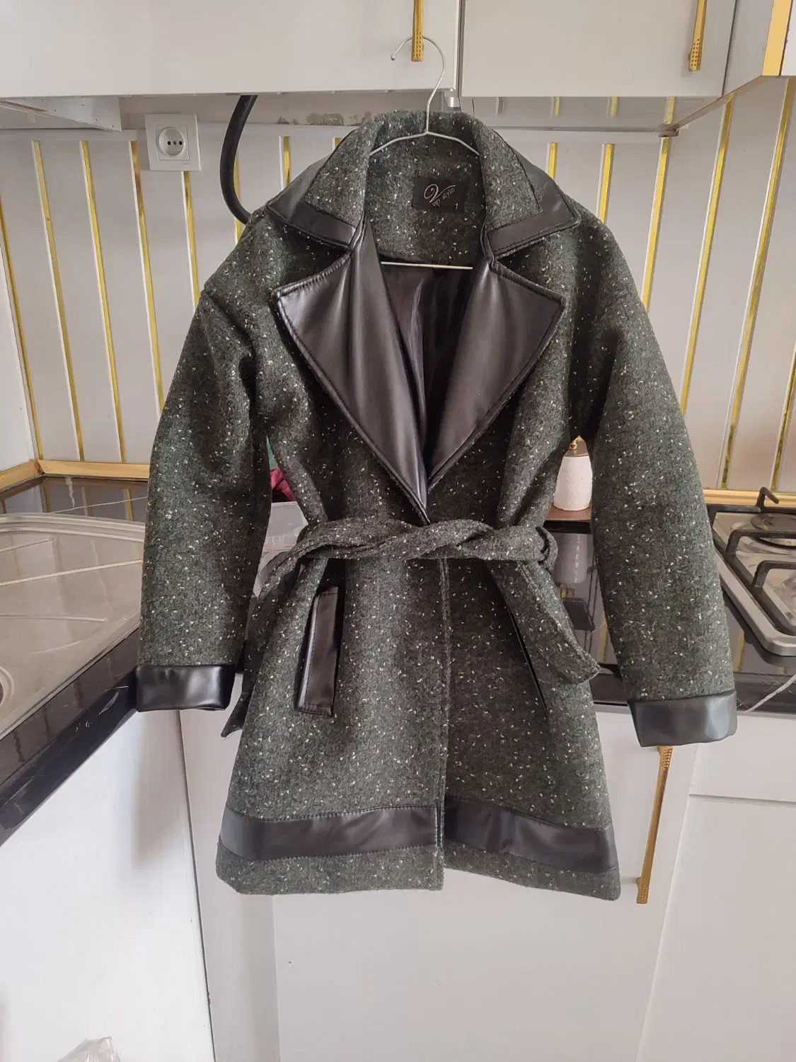 پالتو|لباس|کاشمر, |دیوار