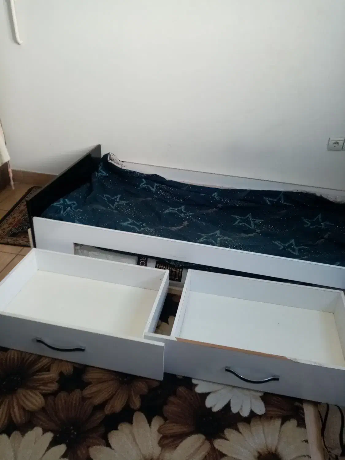 تخت نوجوان|تخت و سرویس خواب|لاهیجان, کوی آزادگان|دیوار